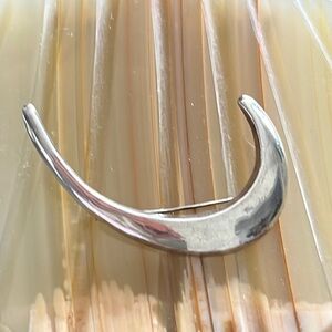 Vtg Artisan Hollow Modernist Sterling Silver 925 pin brooch Crescent Moon Shape